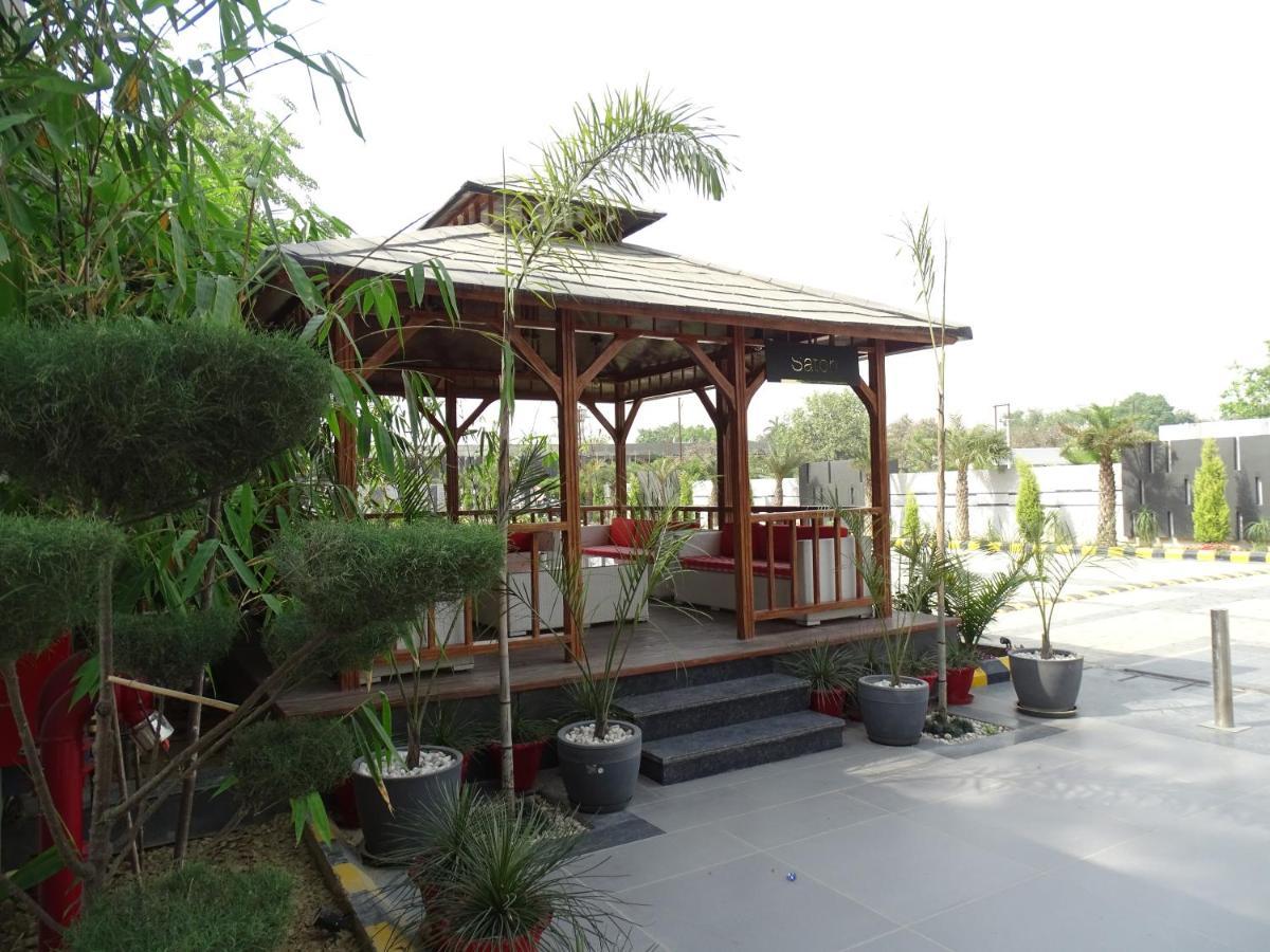 The Grand Arc Hotel & Convention Centre Shahjahanpur Kültér fotó