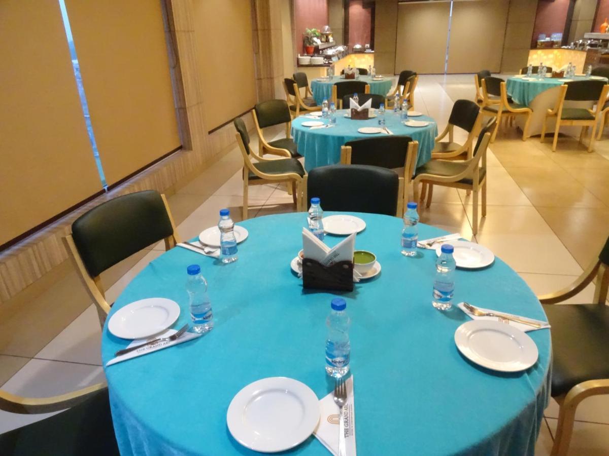 The Grand Arc Hotel & Convention Centre Shahjahanpur Kültér fotó