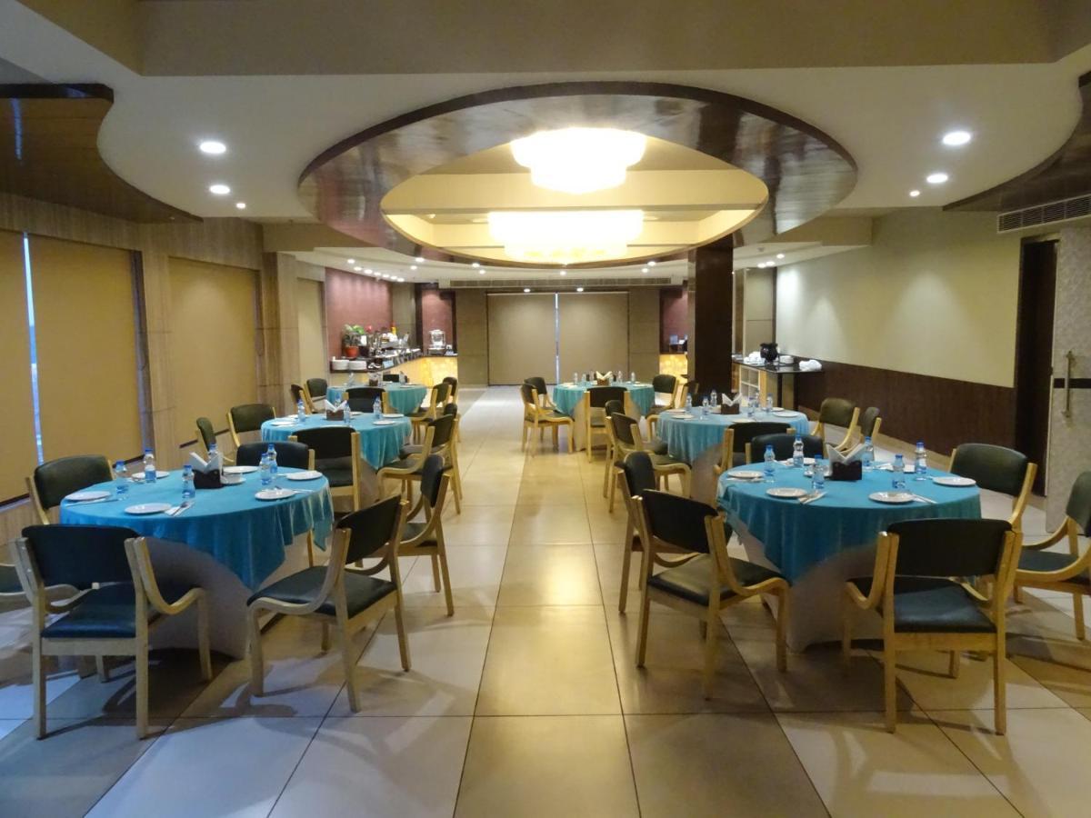 The Grand Arc Hotel & Convention Centre Shahjahanpur Kültér fotó