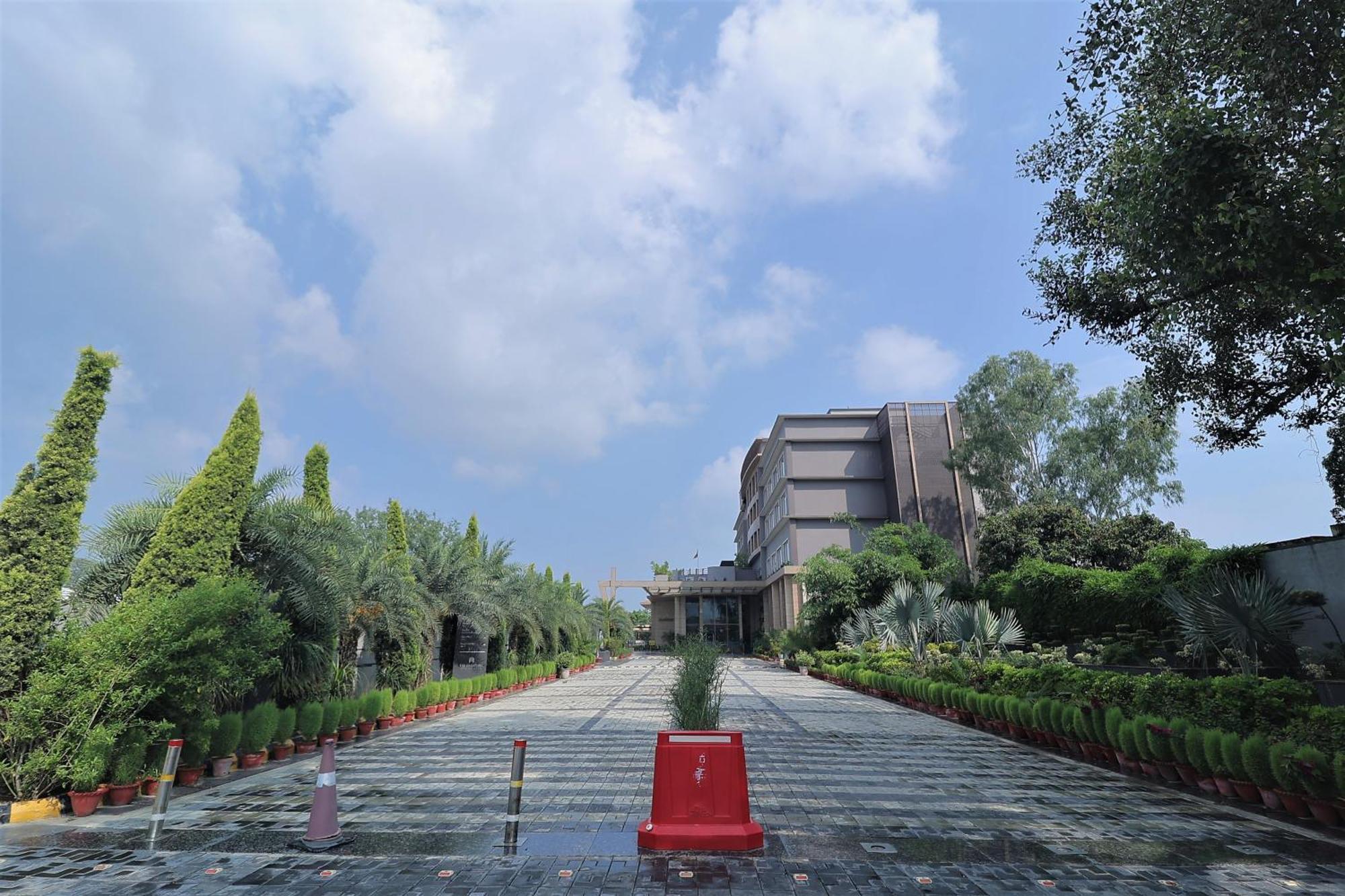 The Grand Arc Hotel & Convention Centre Shahjahanpur Kültér fotó